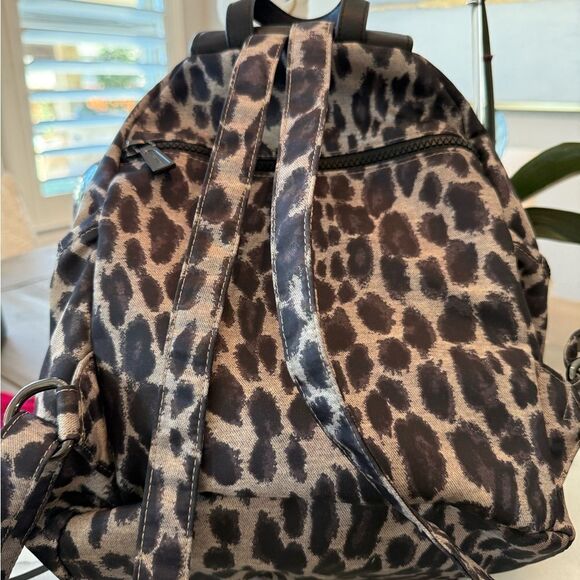 NWT REBECCA MINKOFF
Mini Julian Leopard-Print Backpack - Picture 4 of 6